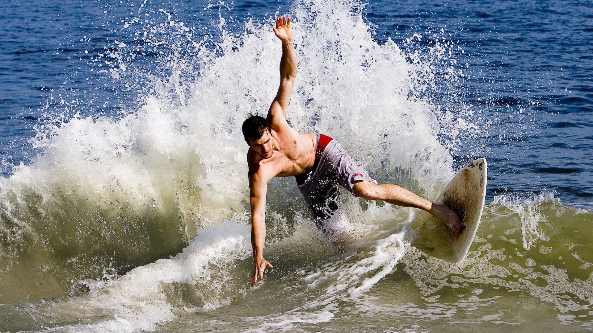 中国青少年篮球普及推广项目获得国家支持，逐步走向规模化，全国青少年篮球